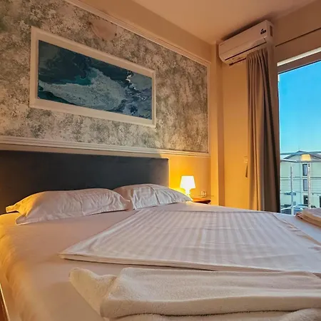 Atena 코스티네스티